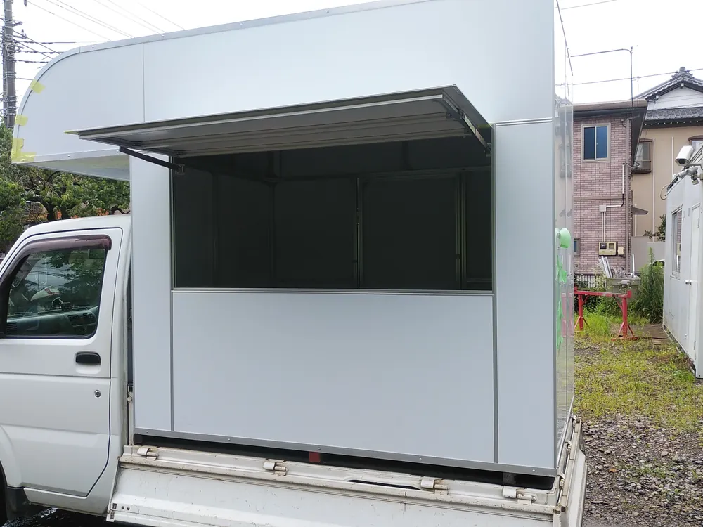 製作した軽トラックベースのキッチンカー